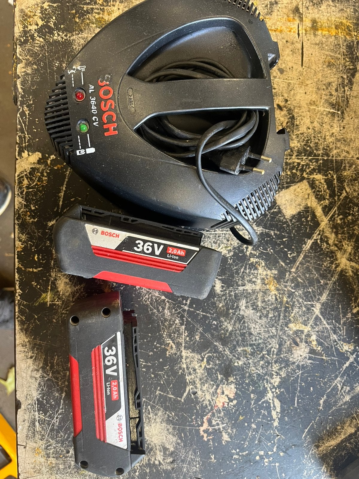 36 volt accu’s met lader, Ophalen of Verzenden, Zo goed als nieuw