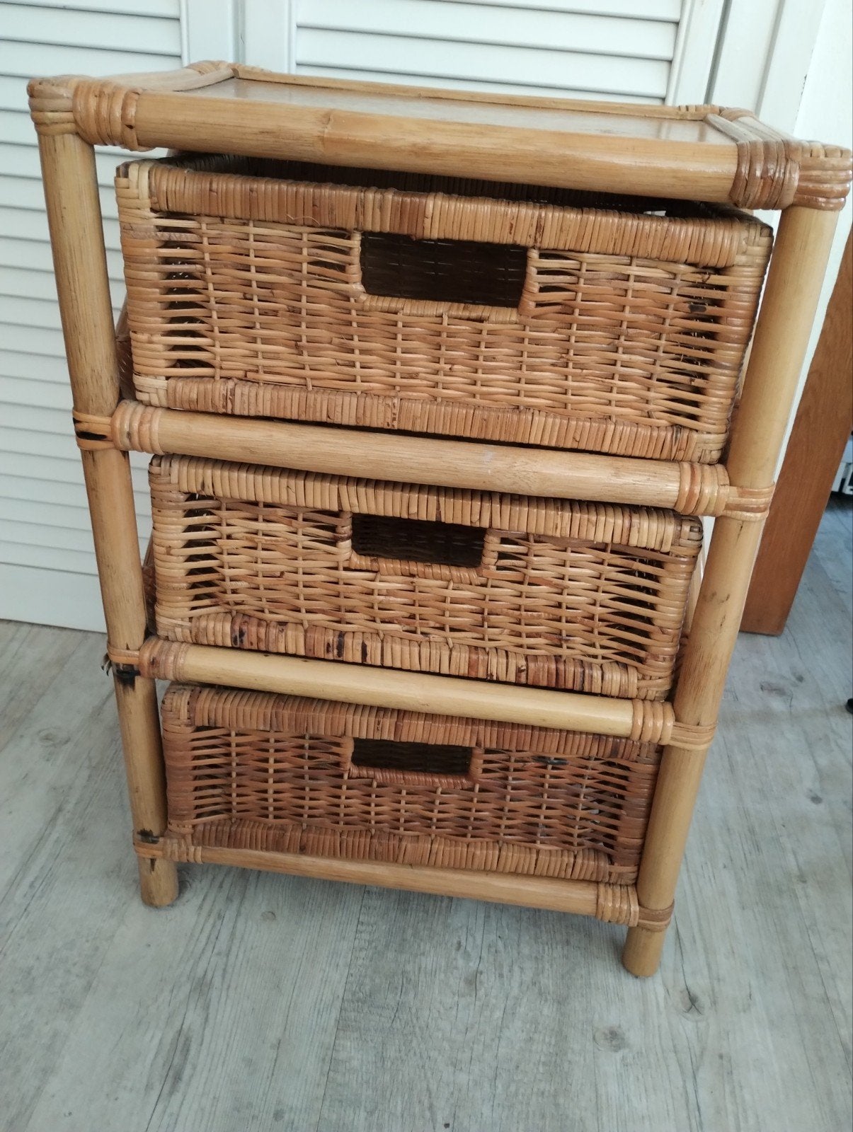 2 Rotan ladekastjes met 3 manden, Ophalen, Gebruikt