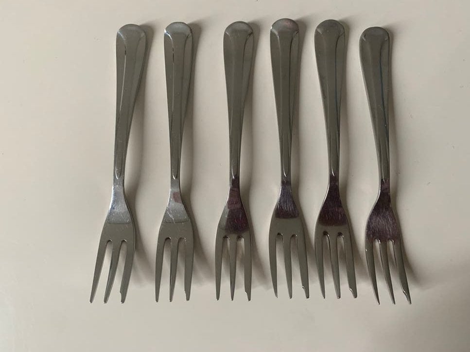 SOLA - gebaksvorkjes - 6 stuks à €1.50 pst, Ophalen of Verzenden, Zo goed als nieuw, Rvs of Chroom