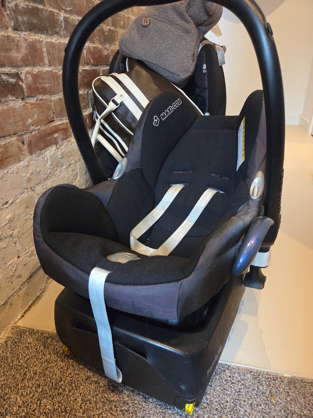 Foto 2 van Maxi-Cosi autostoel met FamilyFix base