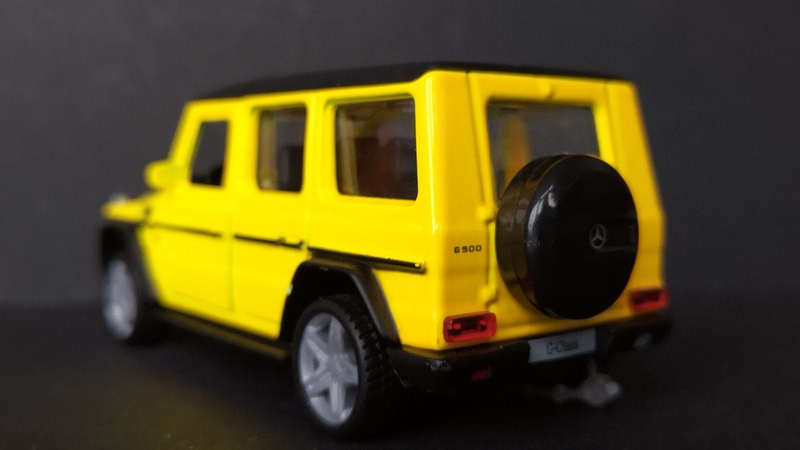 Mercedes Benz G Klasse yellow 1:43 Maisto Pol, Hobby en Vrije tijd, Auto, Verzenden, Nieuw, .