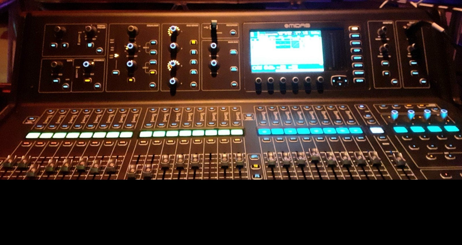 Midas M32 Live digitale mixer met 32 kanalen en flightcase, Ophalen, Gebruikt, 20 kanalen of meer, Microfooningang