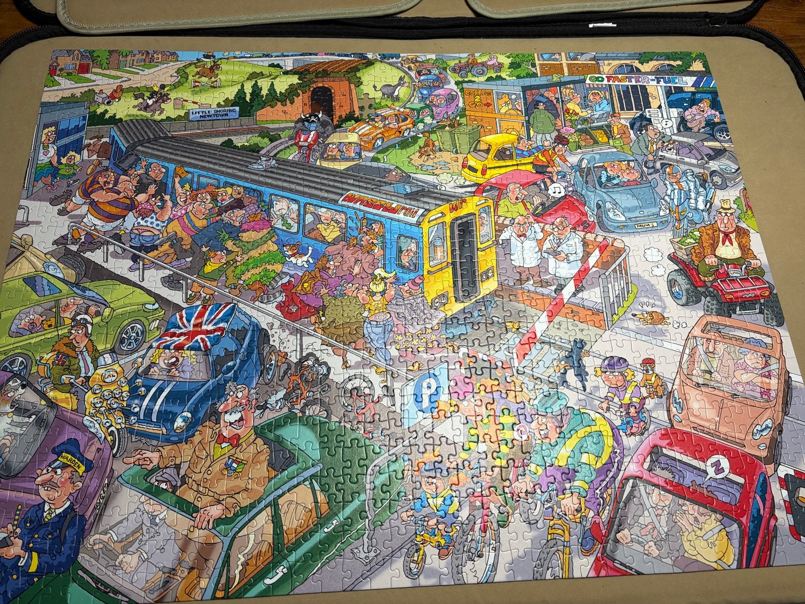 Wasgij Destiny 13: Commuting Chaos! Legpuzzel 950 stukjes, Kinderen en Baby's, Ophalen of Verzenden, Meer dan 50 stukjes, Zo goed als nieuw