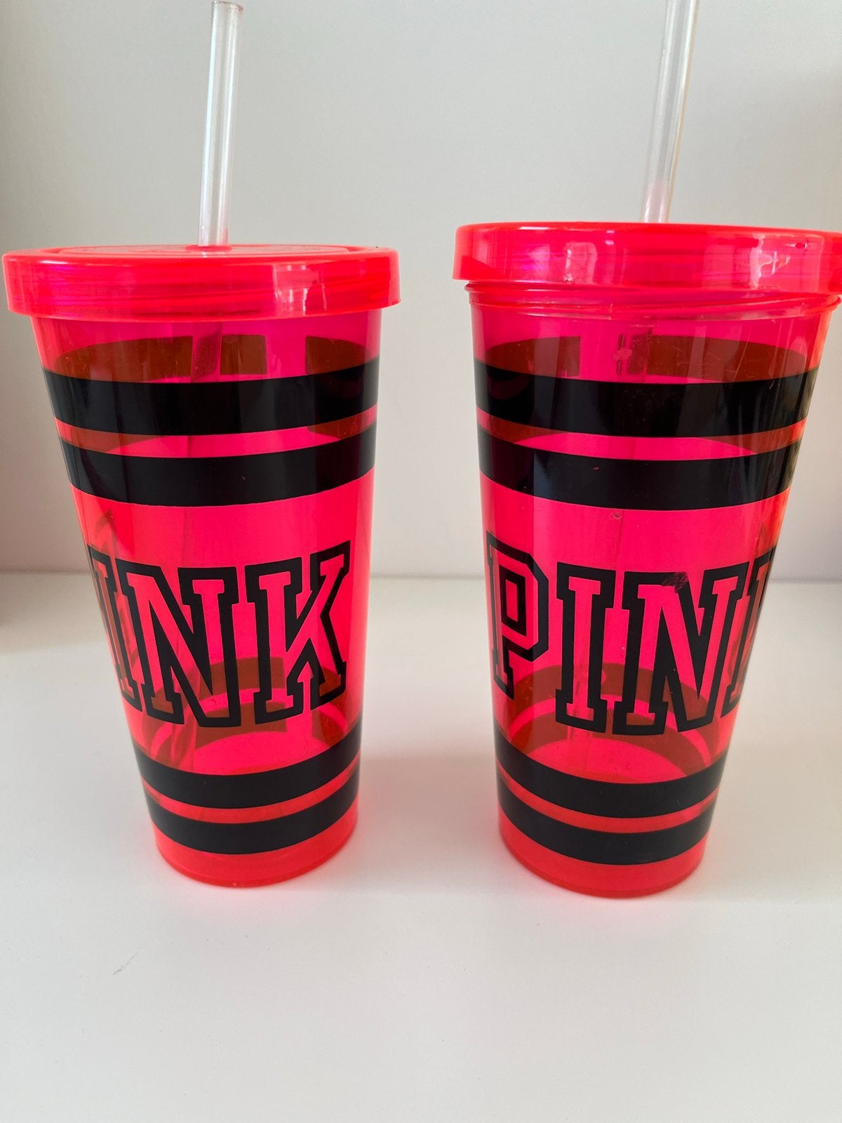 Victoria's Secret PINK drinkbekers met rietje (2 stuks), Overige typen, Kunststof, Ophalen of Verzenden, Zo goed als nieuw