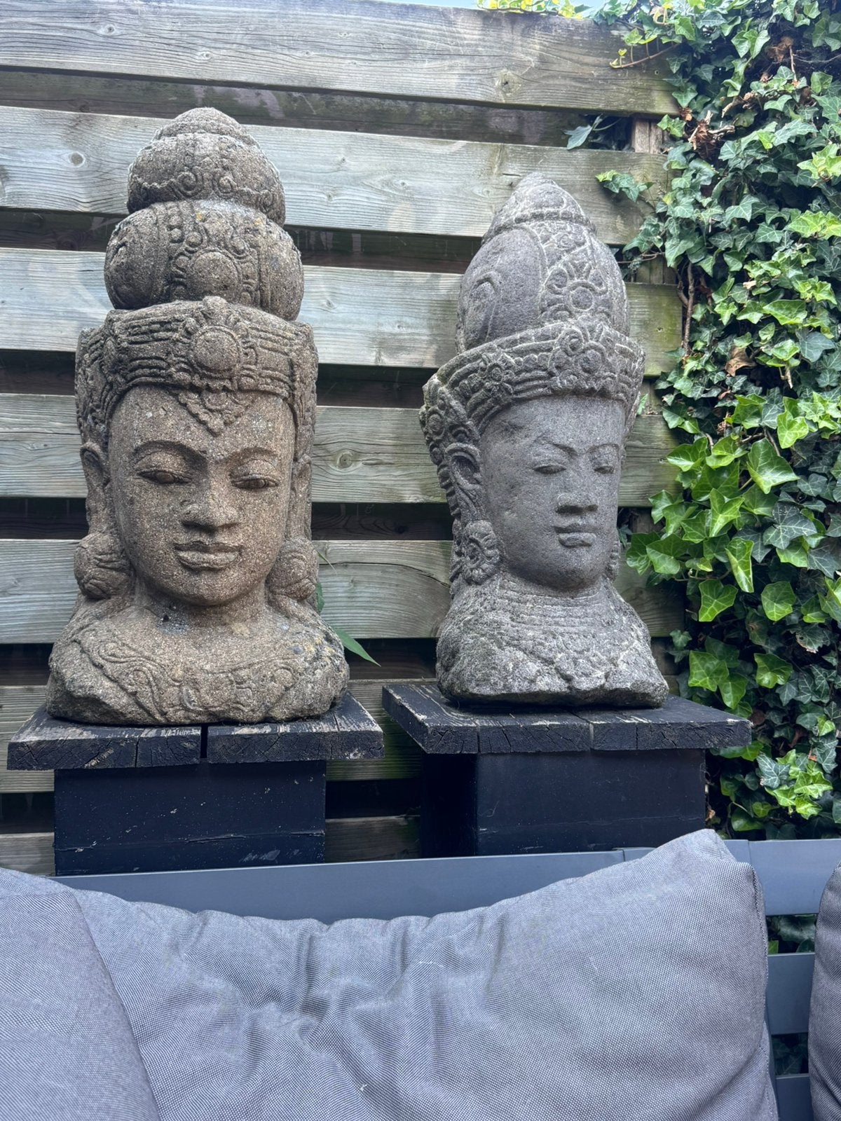 Twee grote zware Boeddha hoofd tuinbeelden 70 cm steen/beton, Tuin en Terras, Tuinbeelden, Ophalen, Zo goed als nieuw