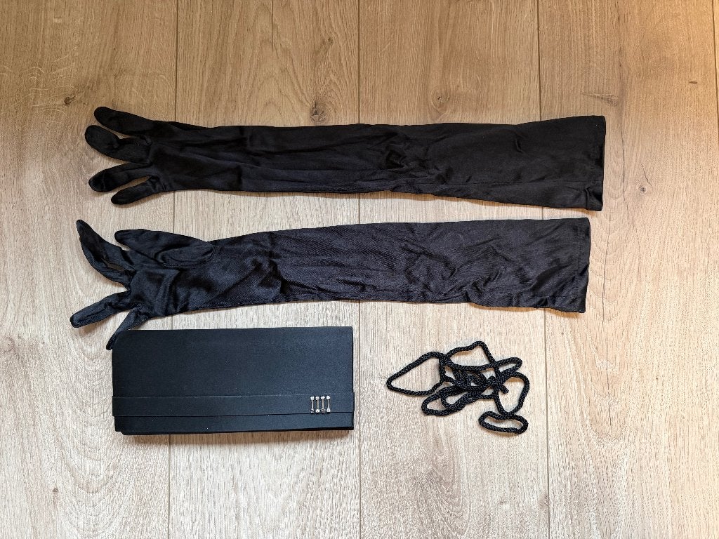 Zwarte Clutch met satijnen lange handschoenen, Sieraden, Tassen en Uiterlijk, Ophalen, Zo goed als nieuw, Zwart, Avondtasje