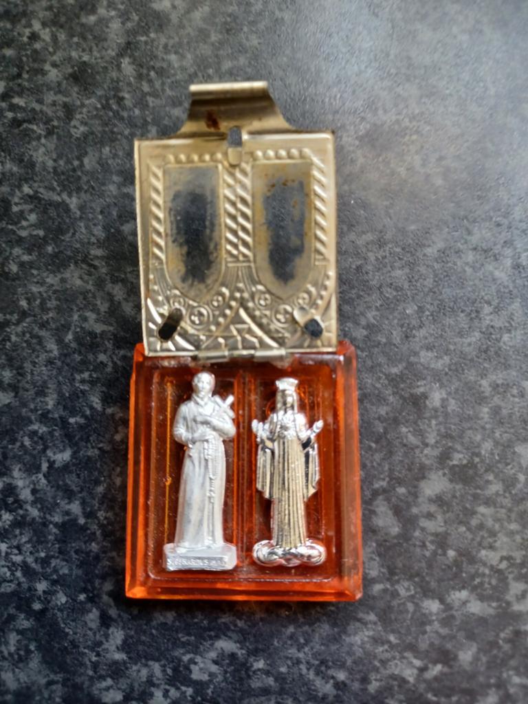 Oud Religieus zakaltaar zakkapelletje met 2 beeldjes, Antiek en Kunst, Antiek | Religie, Ophalen