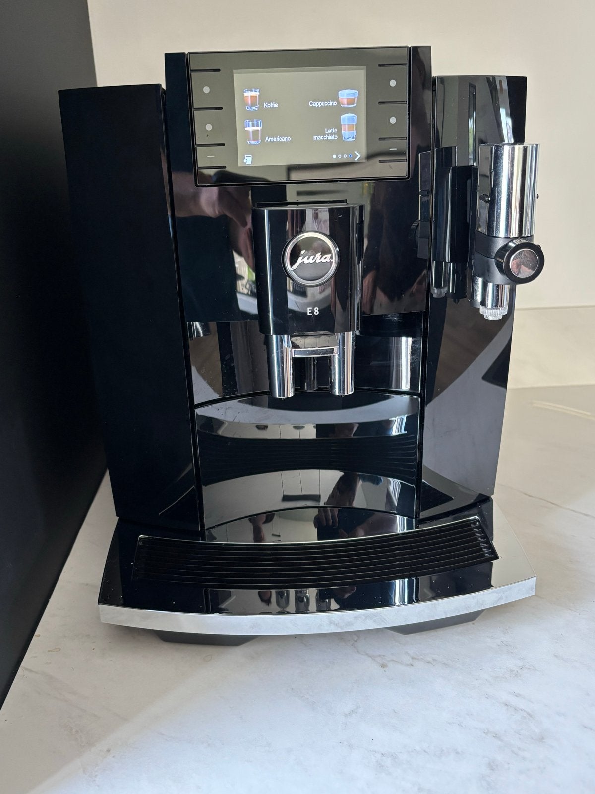 Jura E8 (EC) 2026 Piano Black, Witgoed en Apparatuur, Koffiezetapparaten, Ophalen, Afneembaar waterreservoir, Koffiemachine, Zo goed als nieuw