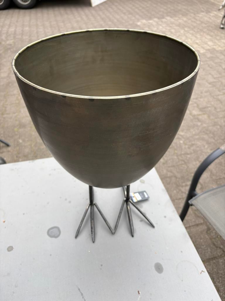 2 mooie bloempotten nieuw, Rond, Metaal, 40 tot 70 cm, Ophalen
