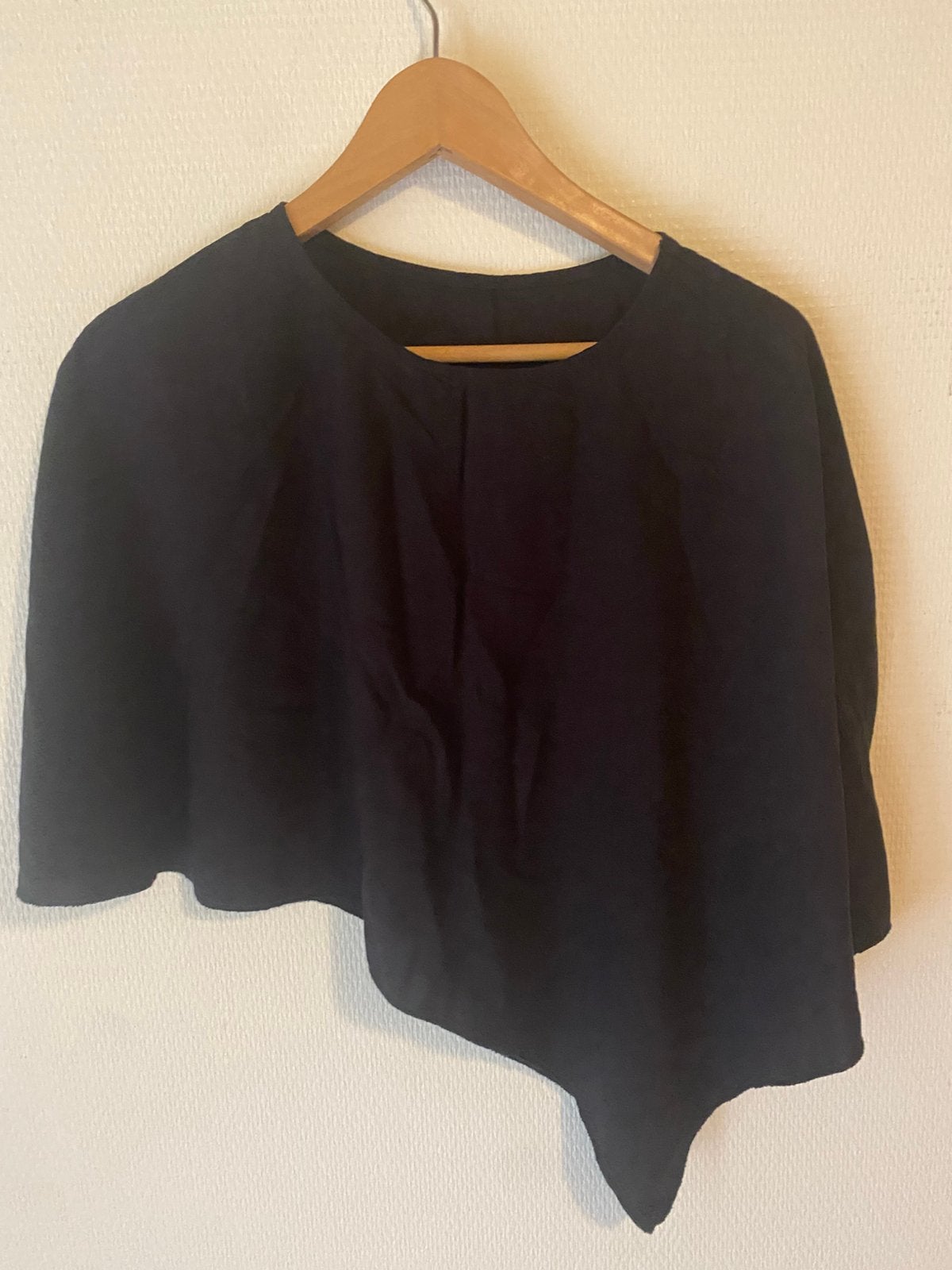 Poncho, omslag. Zwart, Ophalen of Verzenden, Maat 42/44 (L), Sjaal