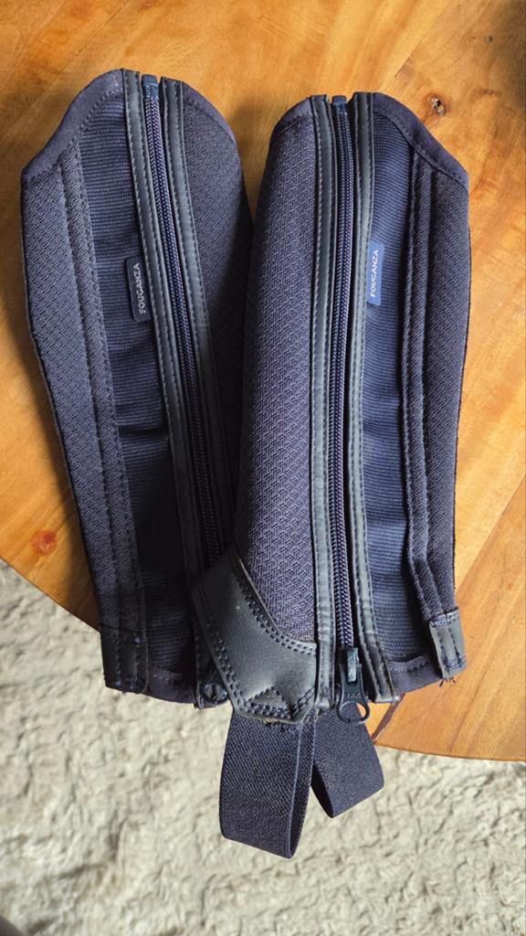 Fouganze Chaps, Ophalen, Schoeisel