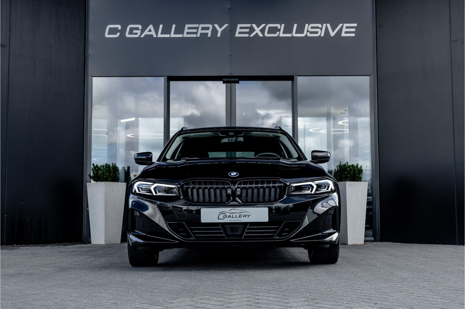 BMW 3 Serie Touring 330e xDrive - Elek. Trekhaak | 360 Camer, Auto's, Automaat, 1998 cc, Stof, Gebruikt