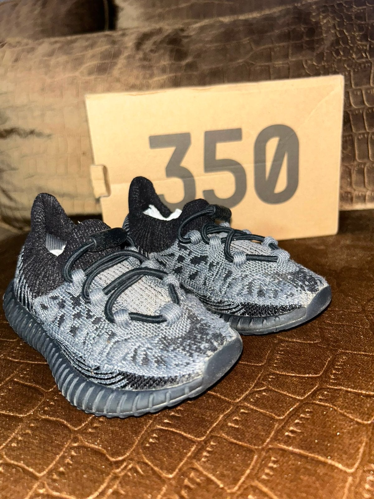 Adidas Yeezy 350 V2 CMPCT IN - Maat 25 nieuw nog, Ophalen of Verzenden, Zo goed als nieuw, Jongetje of Meisje, Schoentjes