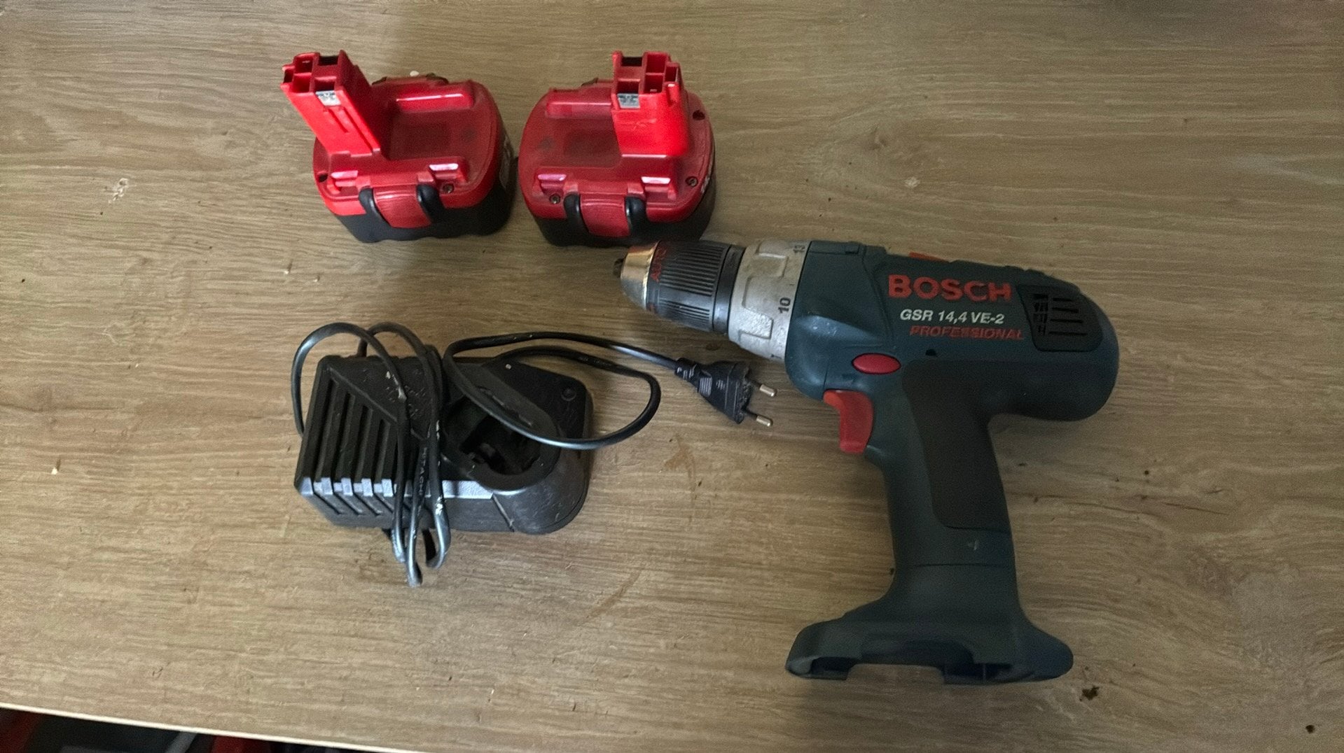 Gratis bosch accuboormachine, Doe-het-zelf en Verbouw, Gereedschap | Boormachines, Ophalen, Gebruikt, Minder dan 400 watt, Boor- en Schroefmachine
