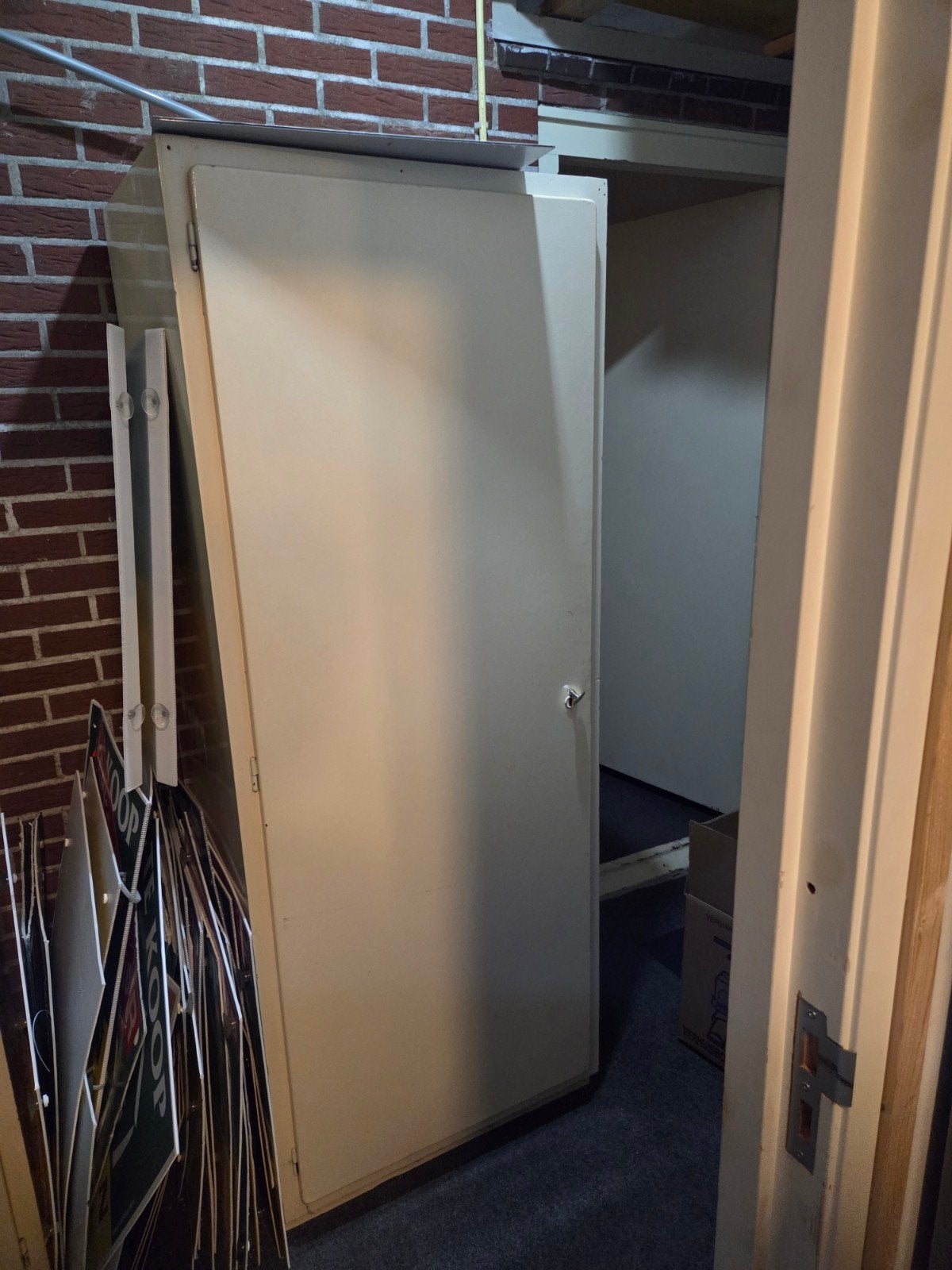 Houten kasten met plank en stang, Ophalen, Gebruikt