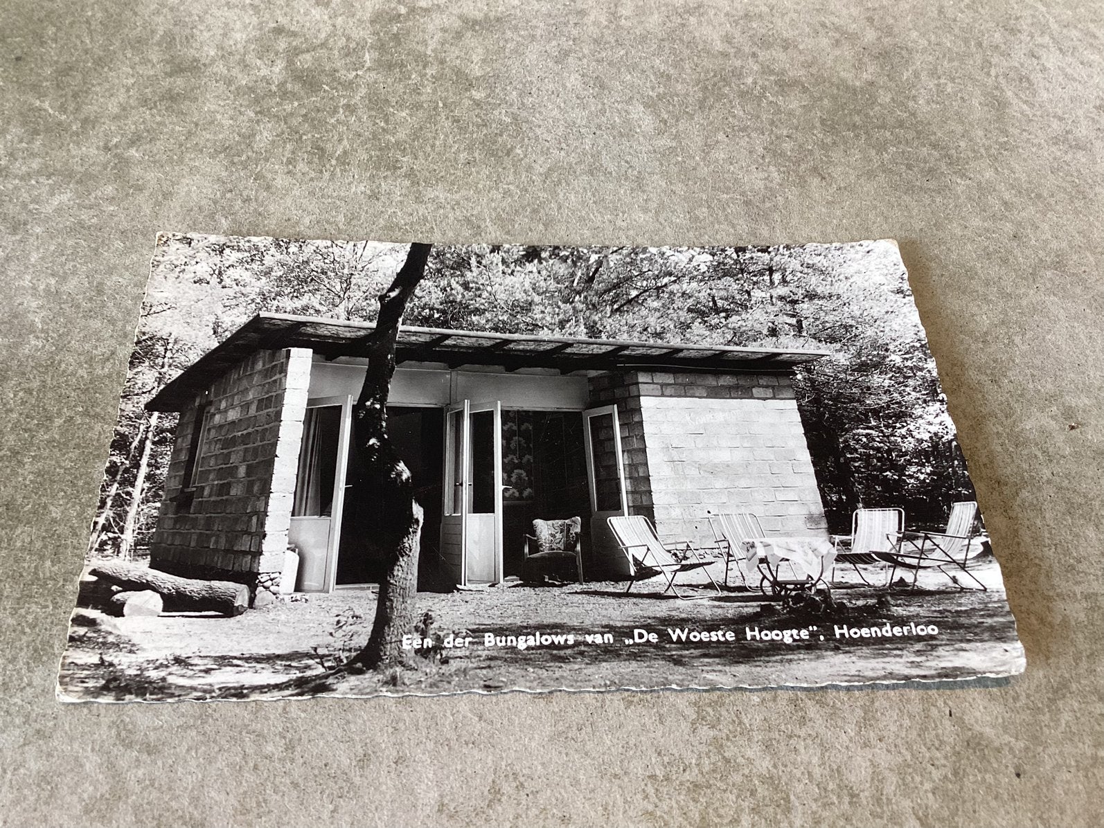 Hoenderloo.     Bungalow op ,, De Woeste Hoogte”  1961, Ophalen of Verzenden, 1960 tot 1980, Gelderland