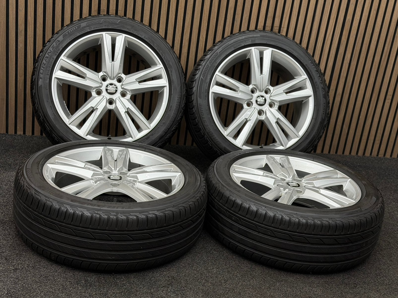 ZGAN! Originele 18 inch Seat Ateca FR 5x112 ET45 Bridgestone, Auto-onderdelen, Banden en Velgen, Ophalen, 18 inch, 215 mm, .