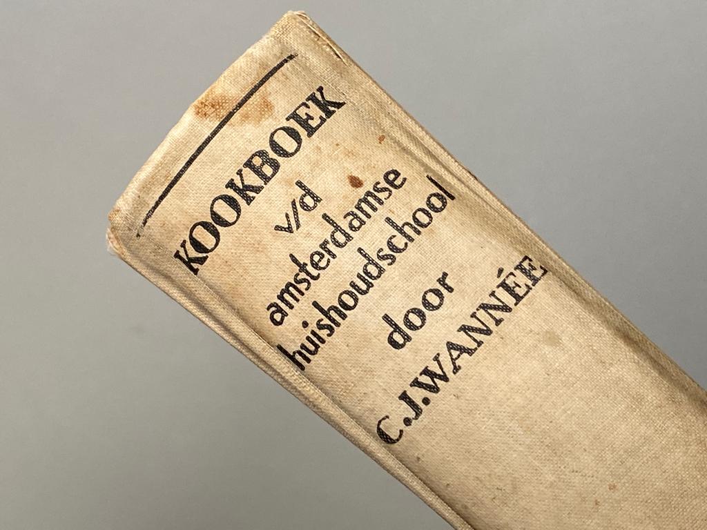 Kookboek Amsterdamse huishoudschool ca. 1935 (C. Wannee), Ophalen of Verzenden, Zo goed als nieuw, Nederland en België