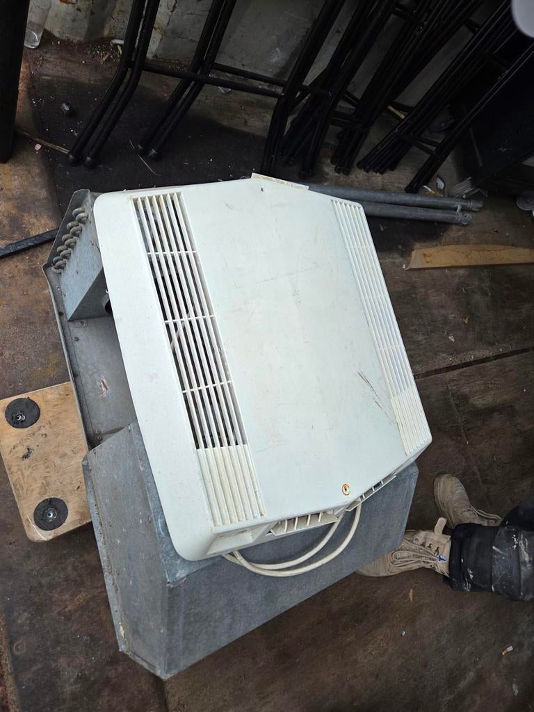 Dak airco - Ideaal voor camper, caravan of schuur op 220v, Caravans en Kamperen, Ophalen of Verzenden, Gebruikt