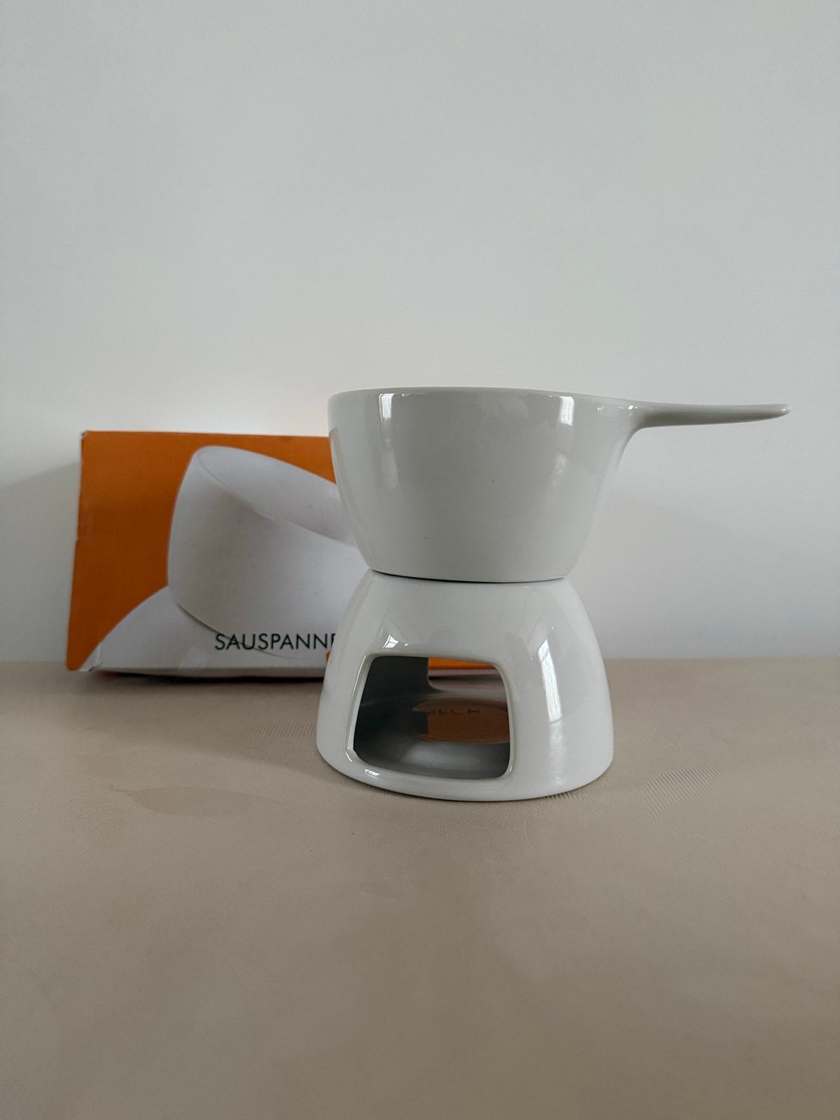 Wit sauspannetje op rechaud - Nieuw in doos, Overige typen, Nieuw, Ophalen of Verzenden, Steen/keramiek