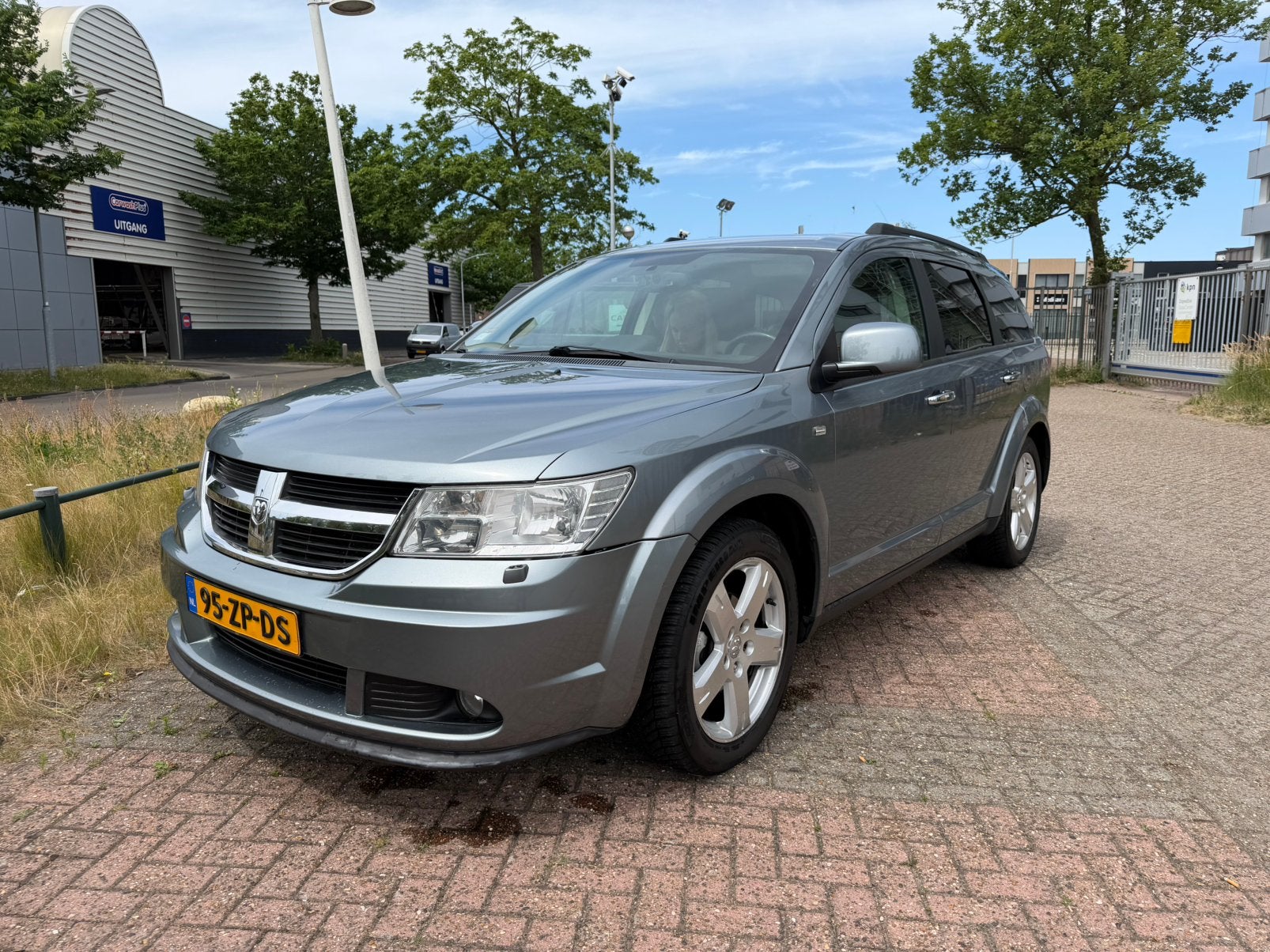 Dodge Journey special edition nieuwe apk nieuwe ketting, Auto's, Dodge, 450 kg, Zwart, 1360 kg, 7 stoelen