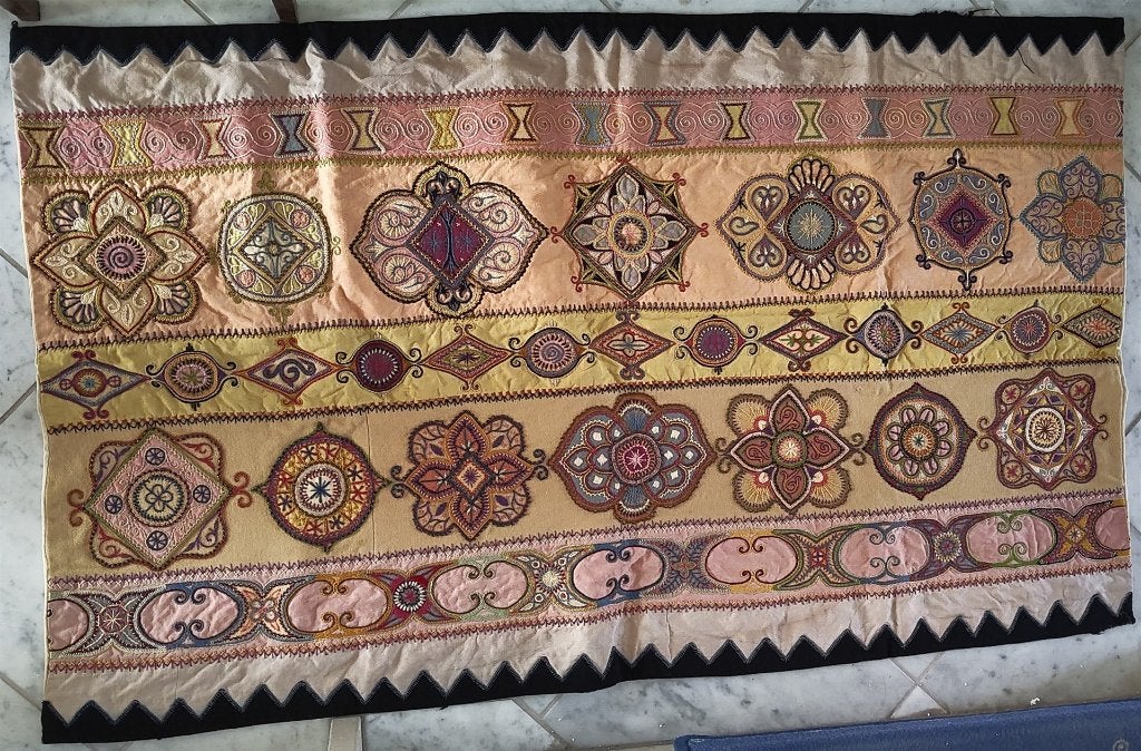 antiek textiel wandkleed toran borduurwerk indiaas armeens, Ophalen of Verzenden