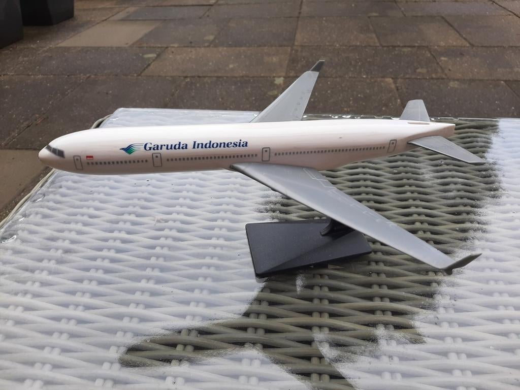 Vtg Travel Agency Resin Garuda Indonesia Plane unmarked McDo, Ophalen of Verzenden