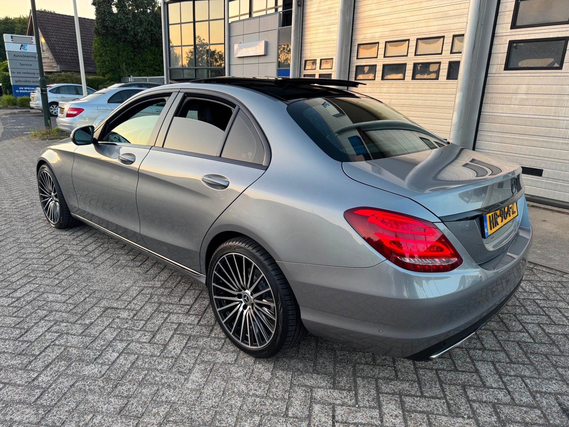 Mercedes-Benz C-klasse 350 e Lease Panodak, Camera, Auto's, Automaat, Automatische klimaatregeling, Achterwielaandrijving, Gebruikt