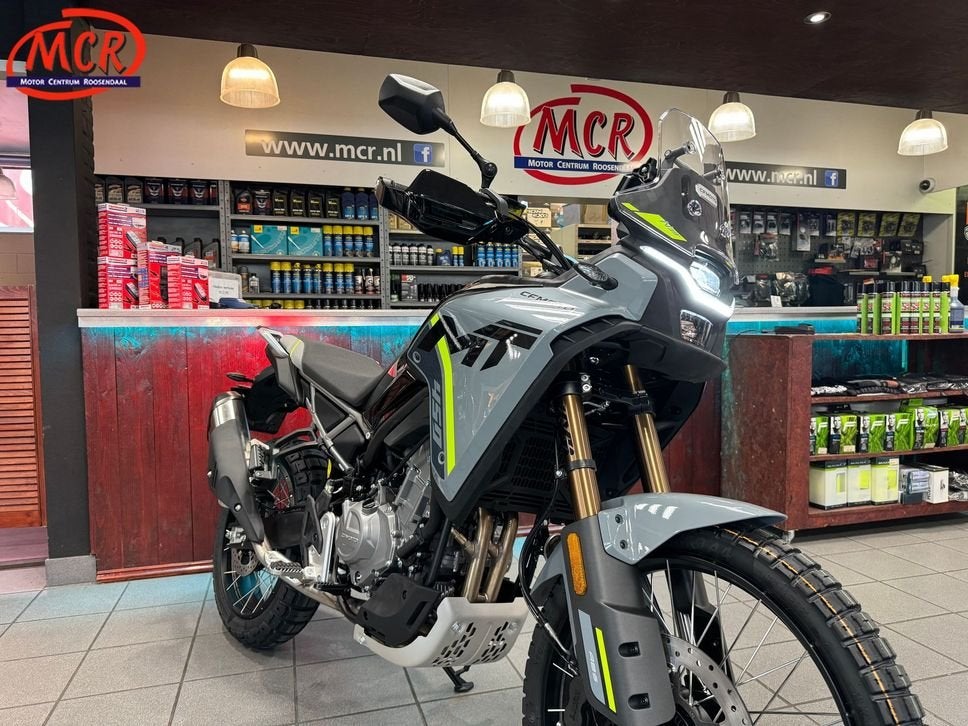 CFMOTO 450 MT (bj 2024) 450MT 2600km!, 2 cilinders, Onbekend, 449 cc, Overig