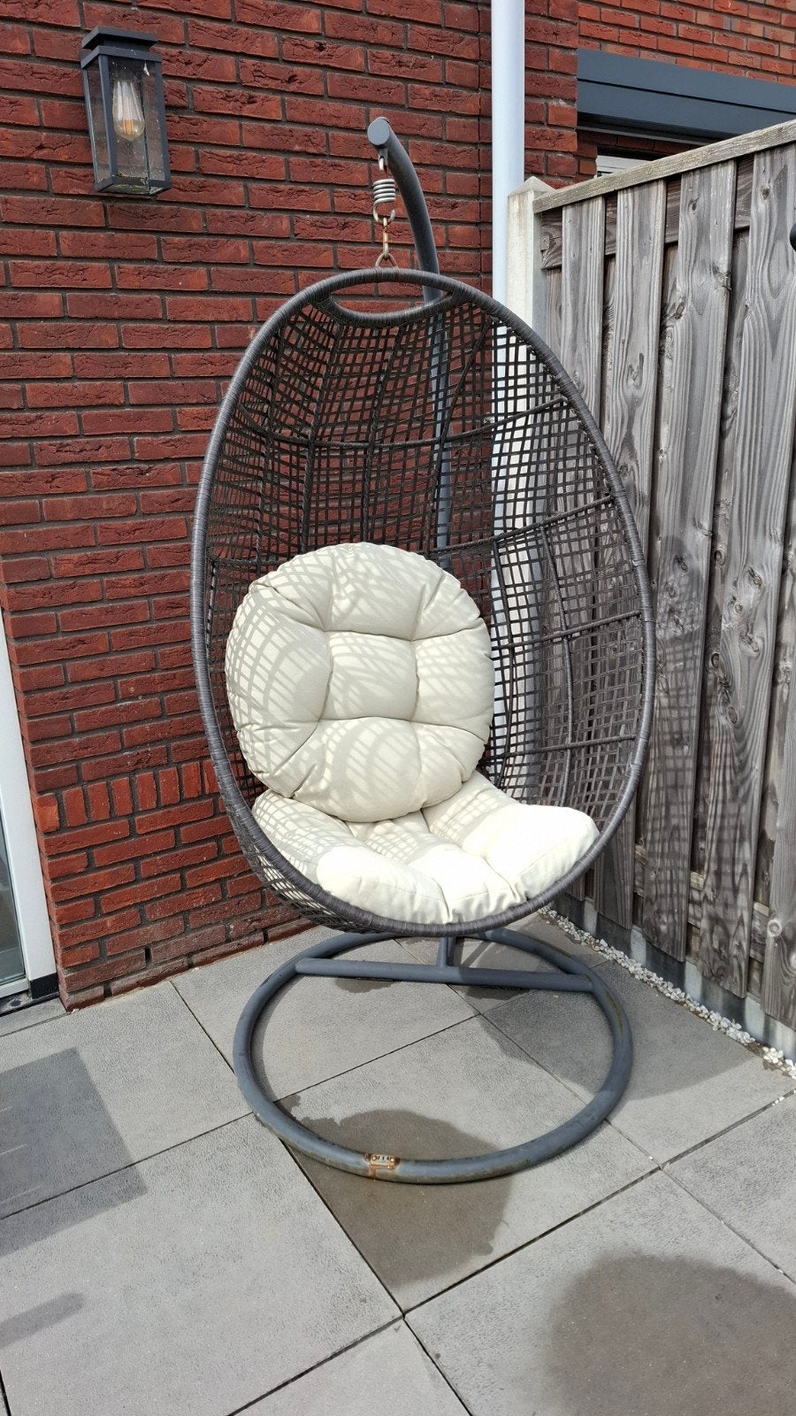 Feel furniture Ei/egg stoel met zgan (creme)kussens, Huis en Inrichting, Ophalen, Zwart, Eén
