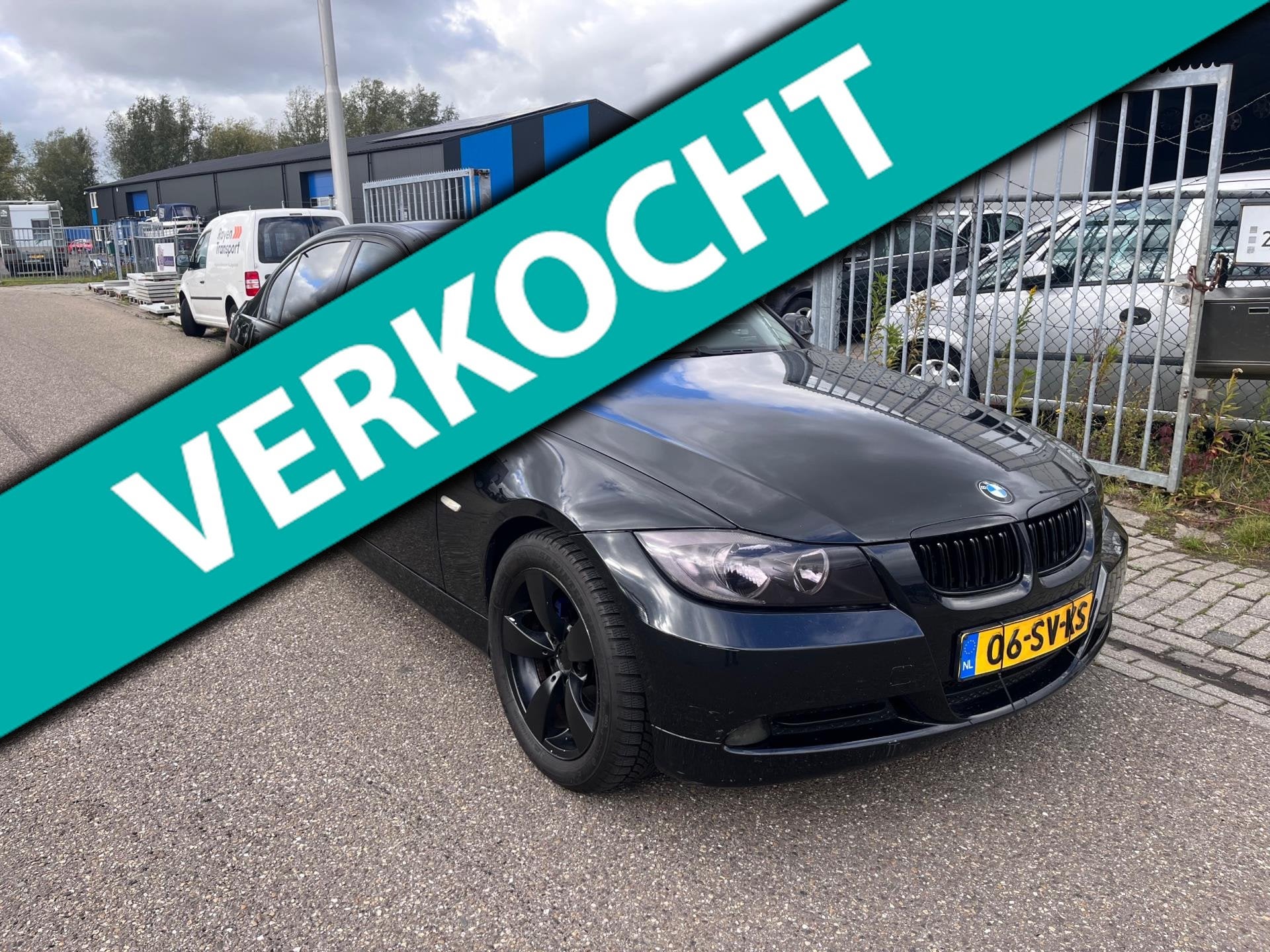 BMW 3-serie 318i High Executive, Zwart, 4 cilinders, 129 pk, Zwart