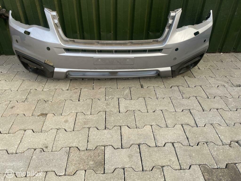 Voorbumper subaru forester 577045g030 Origineel, Gebruikt, Voor, Ophalen of Verzenden, Bumper