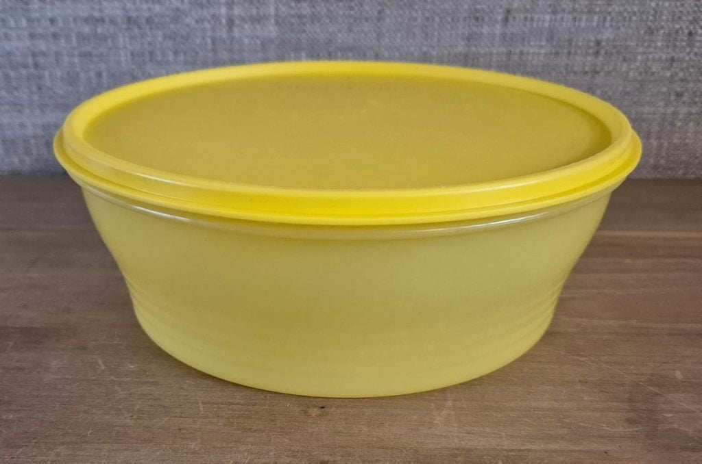Tupperware Cubix rond 1,4L Ø20cm Geel, Ophalen of Verzenden, Zo goed als nieuw, Geel, Bak of Kom