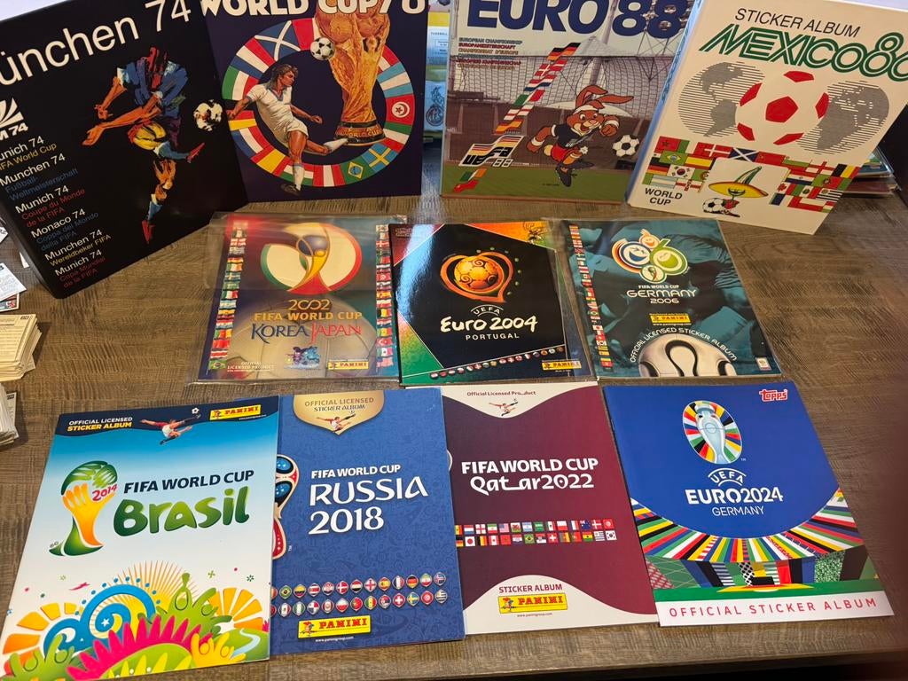 Panini WK Voetbal Sticker Albums/ mappen 1974,78,1982 - 2024, Ophalen, Zo goed als nieuw, Meerdere stickers