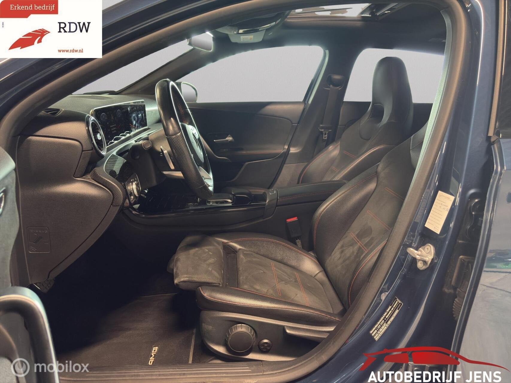 Mercedes A-klasse 200 AMG|Pano|carplay|, Auto's, Mercedes-Benz, Gebruikt, Euro 6, 4 cilinders, Blauw