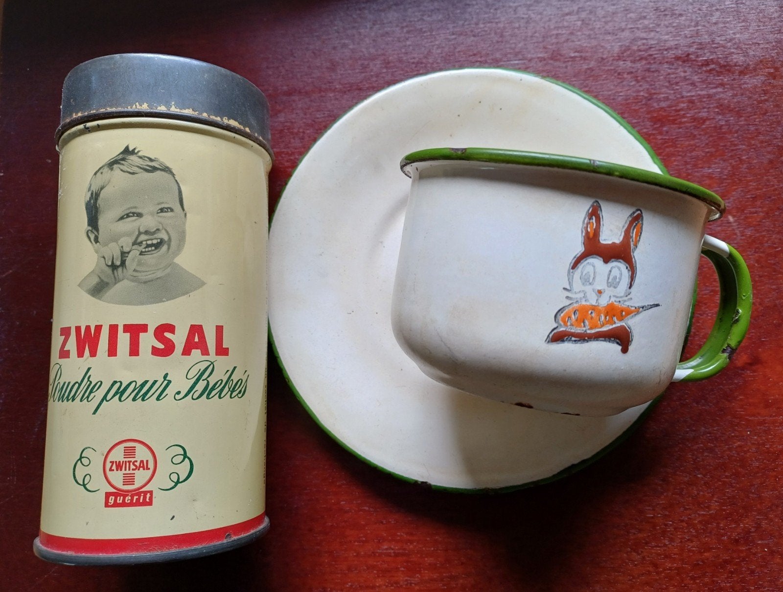 Oud Emaille Kop en Schotel & Oud Zwitsal Blikje voor € 10, Ophalen