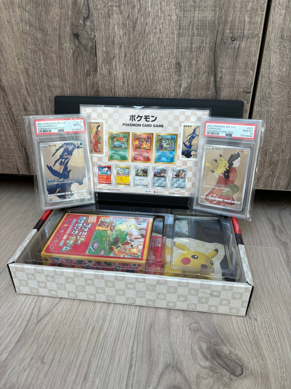 Pokémon 2021 Stamp box Compleet / PSA 10, Ophalen of Verzenden, Nieuw, Meerdere kaarten