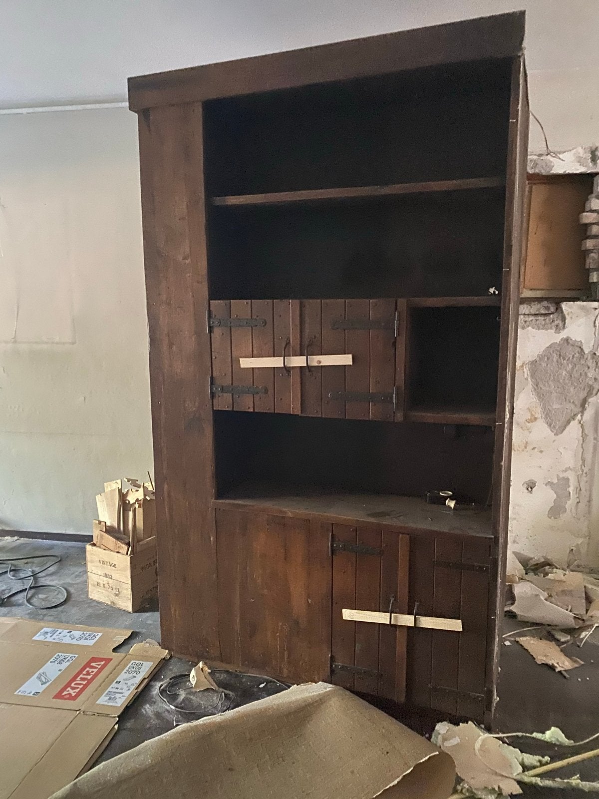 Gratis af te halen: antieke houten kast, Huis en Inrichting, Kasten | Overige, Ophalen, Gebruikt