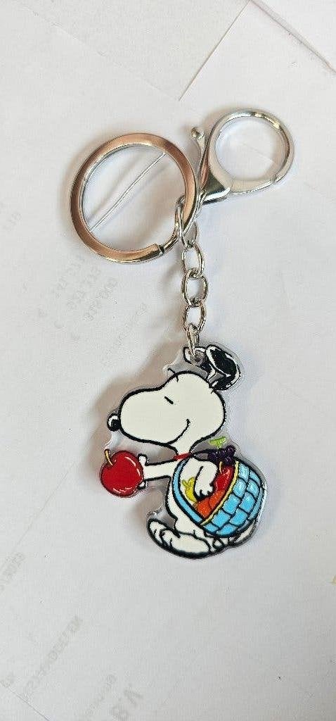 Snoopy sleutelhanger met appel en fruitmandje, Ophalen of Verzenden, Nieuw, Knuffel of Figuurtje