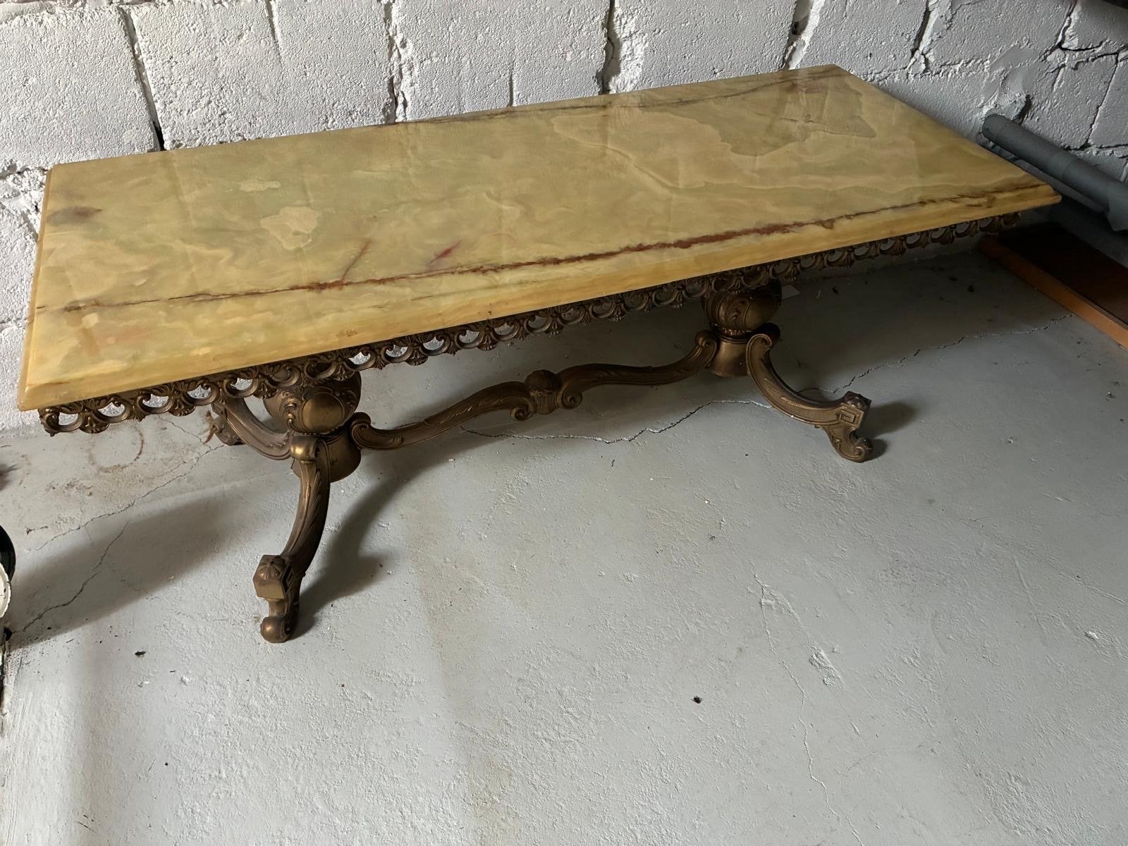 Antieke salontafel met onyx blad en bronzen onderstel, Ophalen of Verzenden