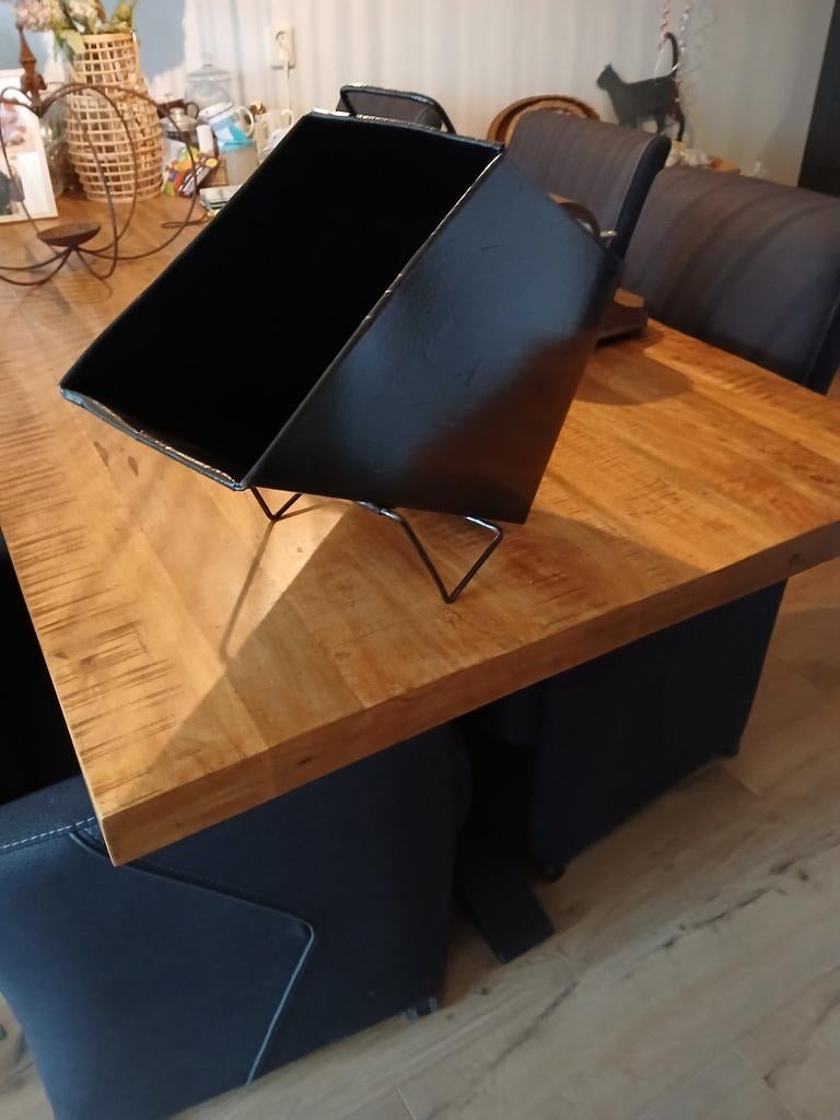Zwarte kolenkit / haardhoutbak, Ophalen