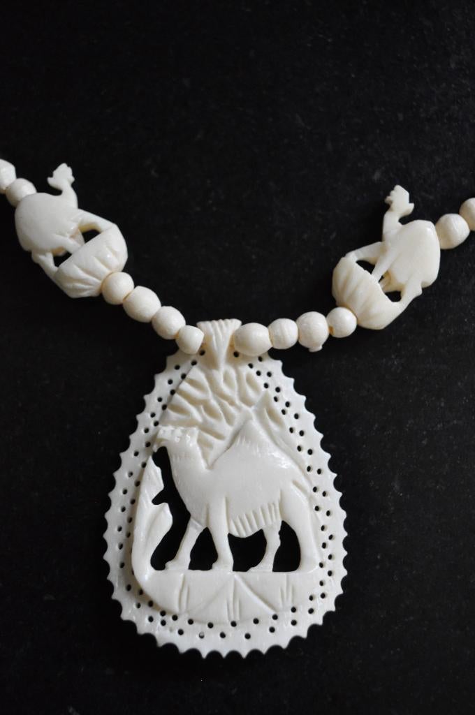 Ketting Kameel Dromedaris Bot Been 1950s, Ophalen of Verzenden, Gebruikt, Overige materialen