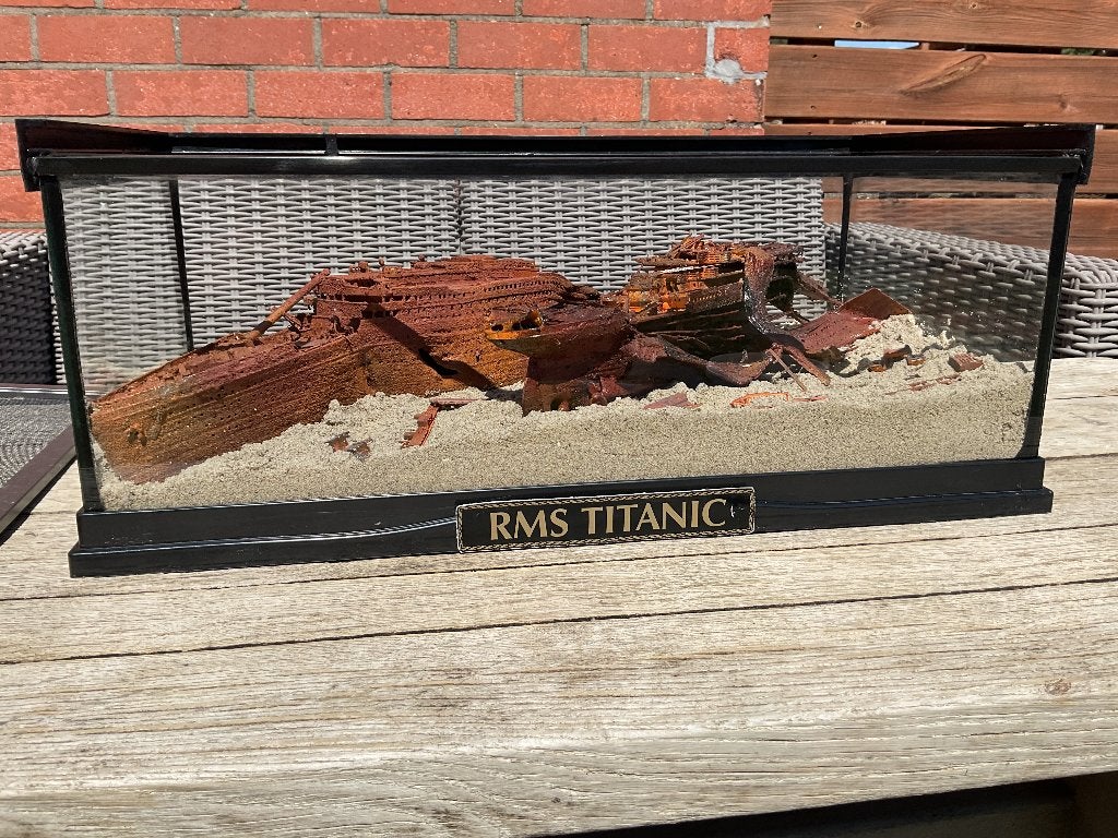 Titanic wrak zeebodem diorama in terrarium., Verzamelen, Ophalen, Foto of Kaart