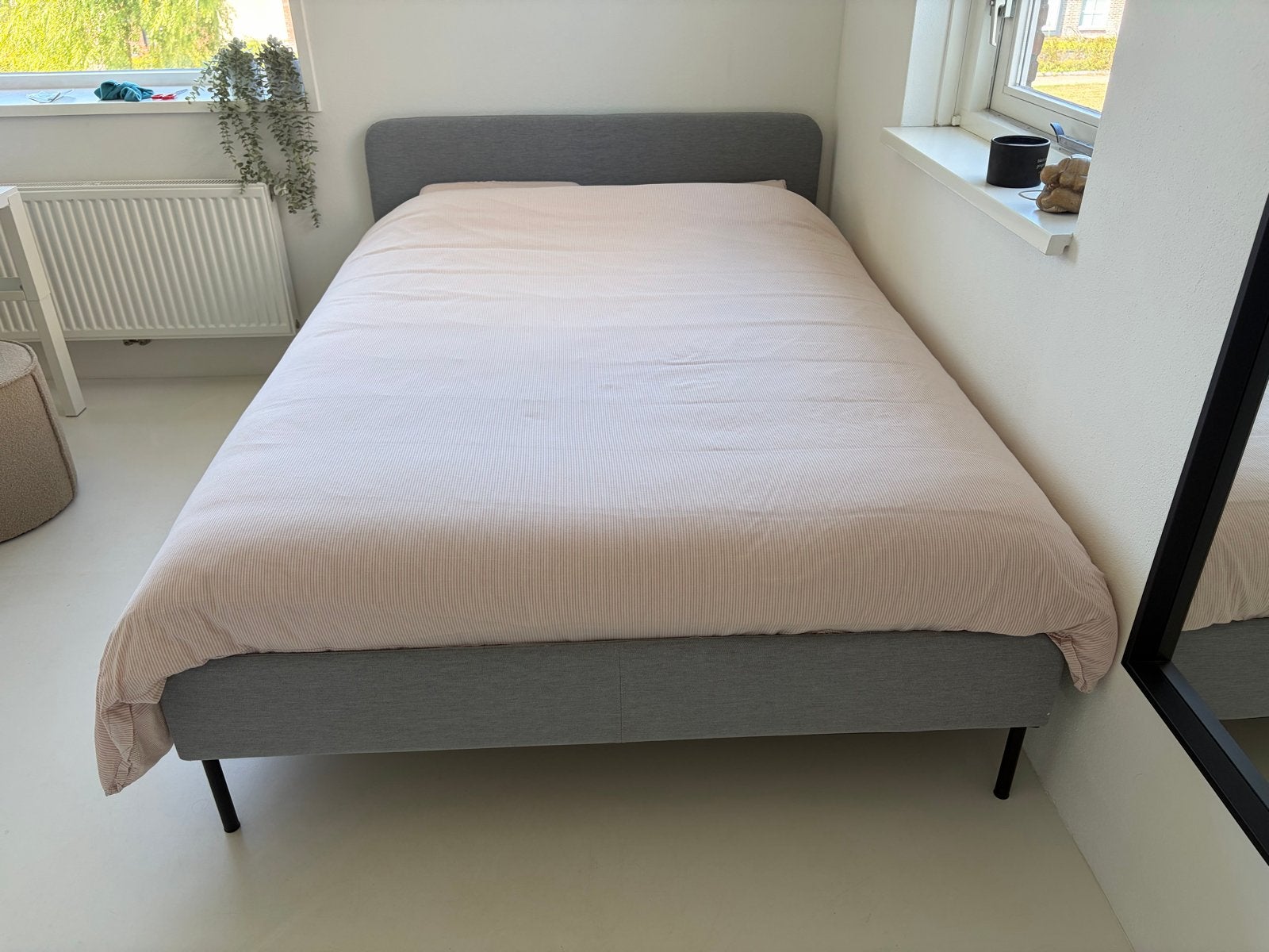 Bed met pocketveringmatras, 140x200 cm, Ophalen, Gebruikt, 140 cm, Twijfelaar