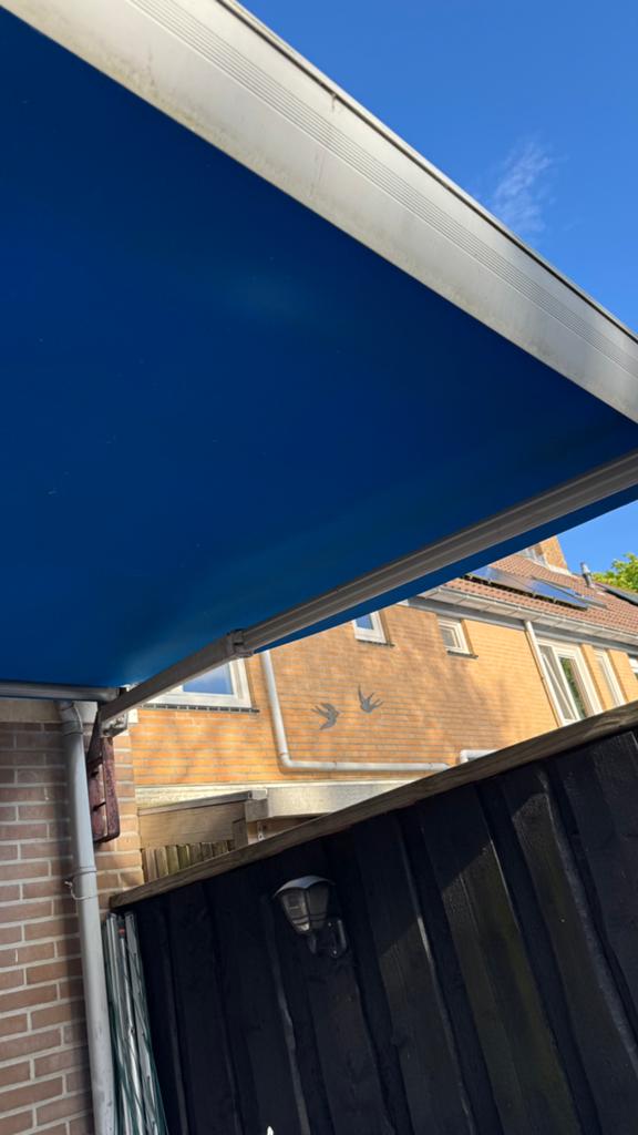 Zonnescherm blauw, Tuin en Terras, Zonneschermen, Gebruikt, Elektrisch, Ophalen of Verzenden, 150 tot 300 cm