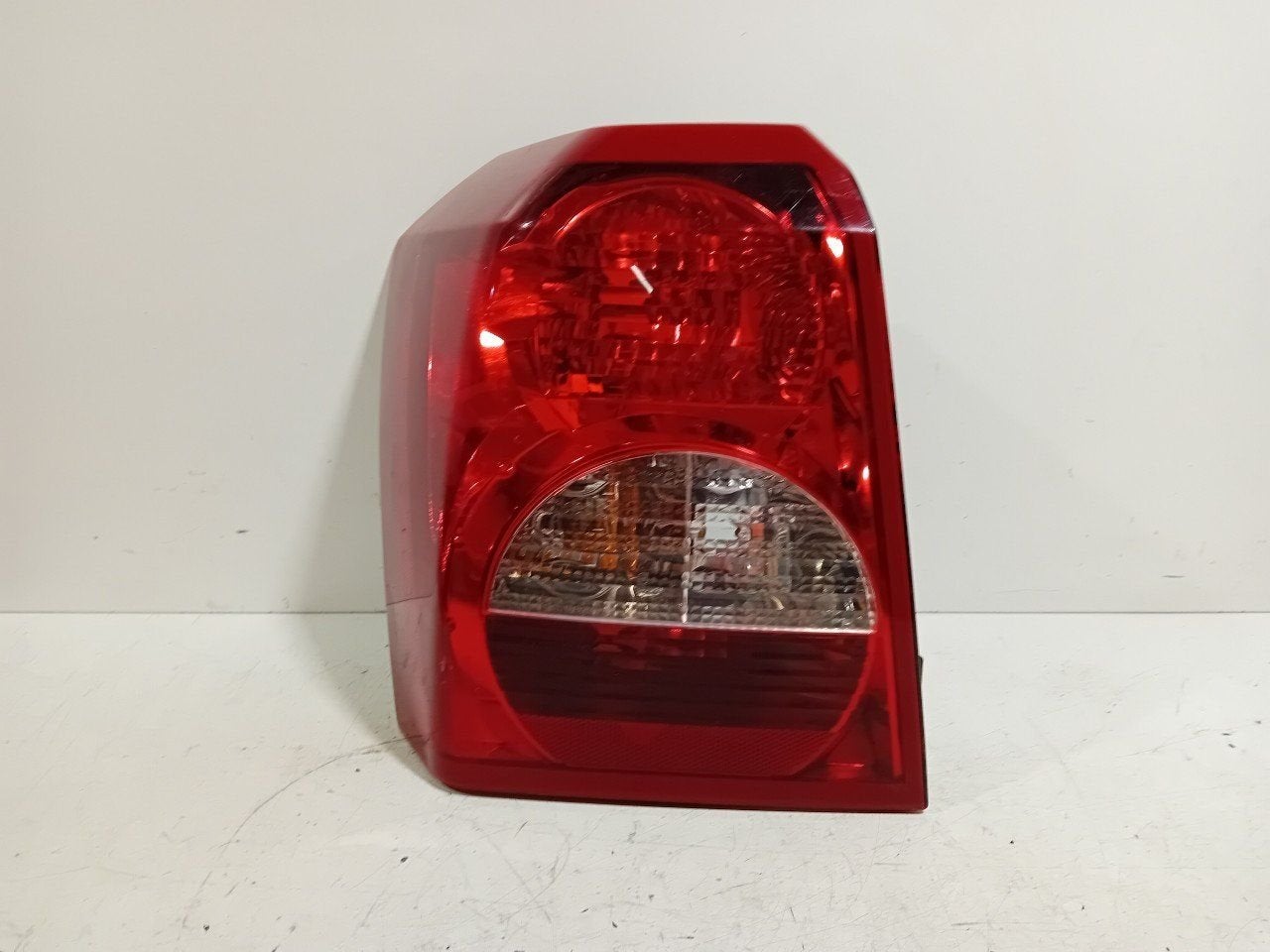 Achterlicht links buiten Dodge Caliber, Auto-onderdelen, Verlichting, Onderdelen@venauto.nl, Van der Ven Autorecycling B.V., Gebruikt