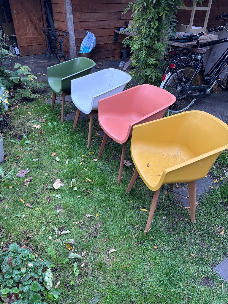 4 Hartman kuipstoelen met beuken onderstel voor tuin/terras, Ophalen of Verzenden, Gebruikt, Plastic