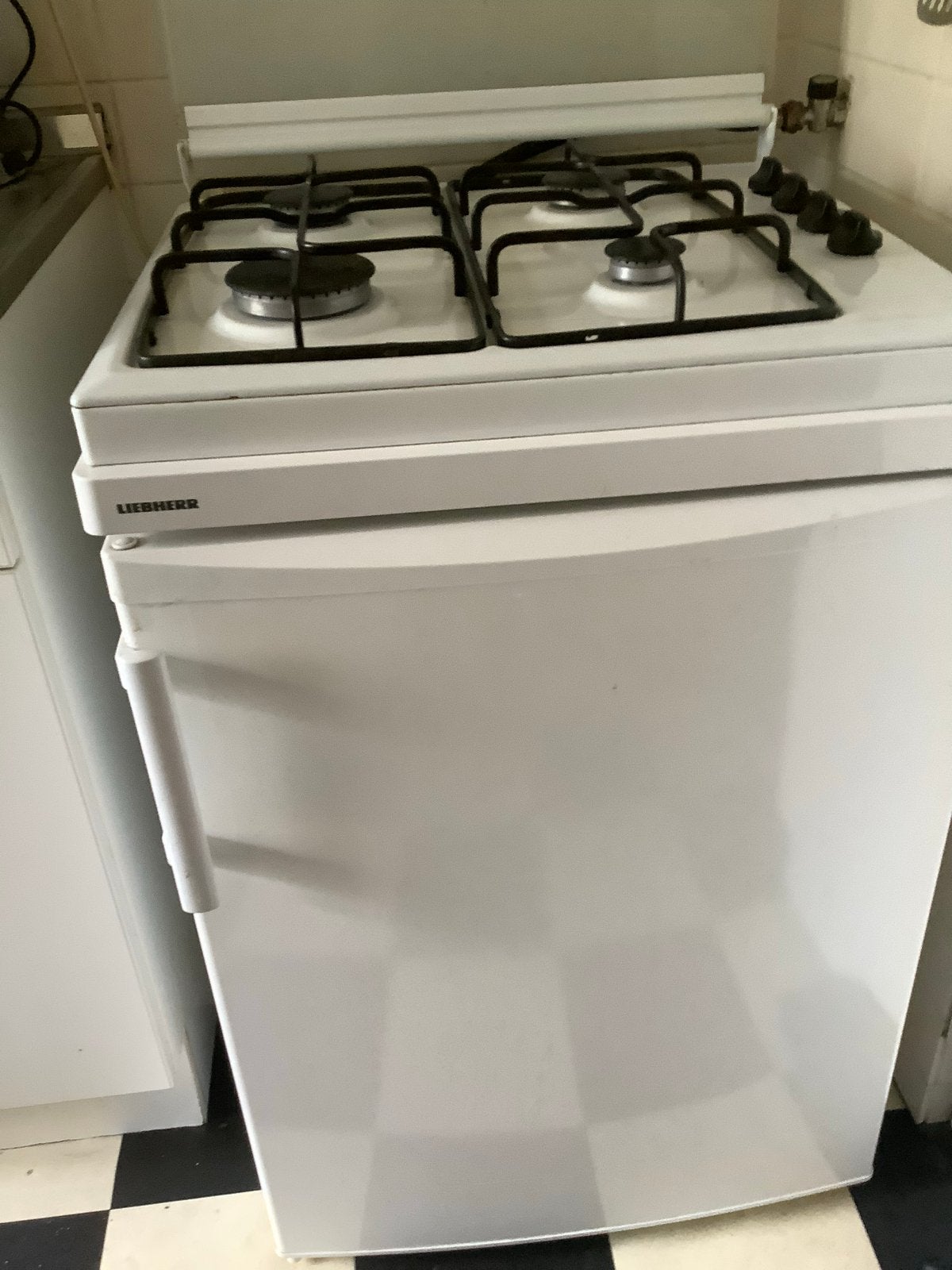 Liebherr Tafelmodel Koelkast met 4-pits Gasstel, Ophalen, Zonder vriesvak, Minder dan 85 cm, Zo goed als nieuw