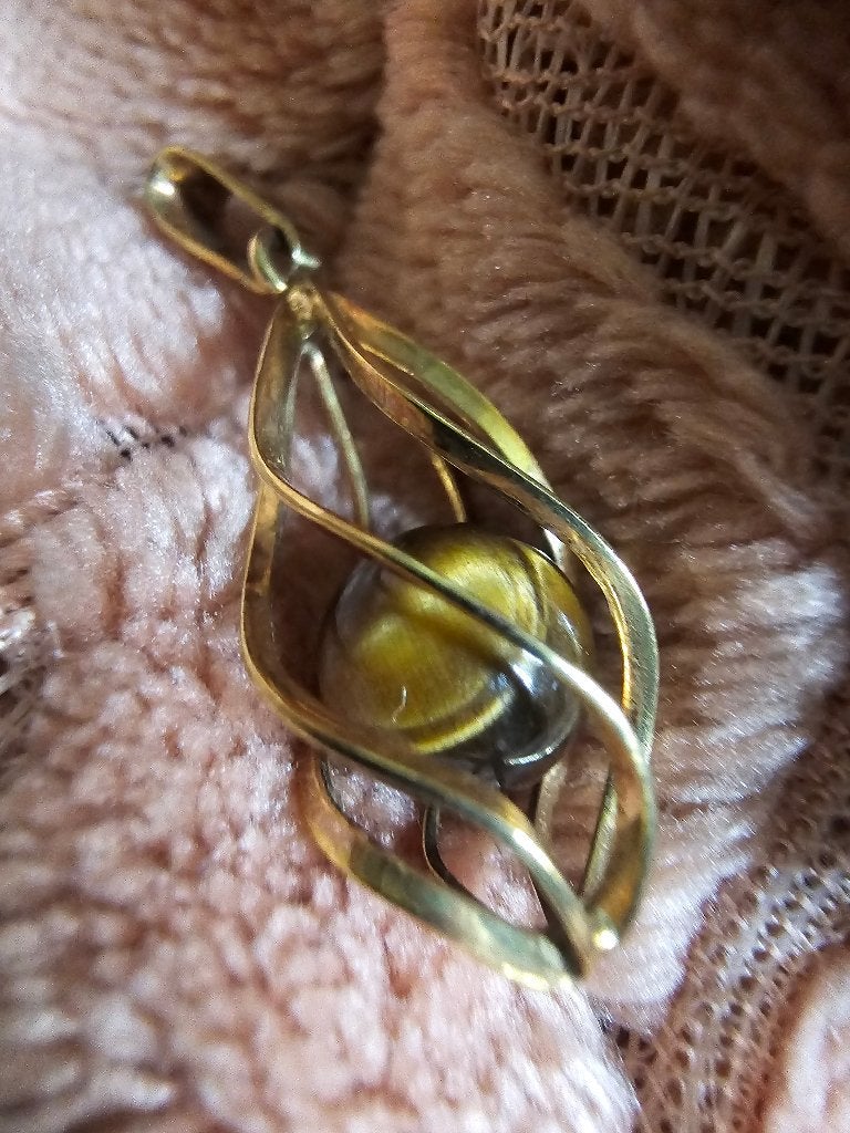 Nieuw 14 Karaats Gouden Hanger met Tijgeroog - 3,2 cm, Overige voorstellingen, Nieuw, Ophalen of Verzenden, Met edelsteen