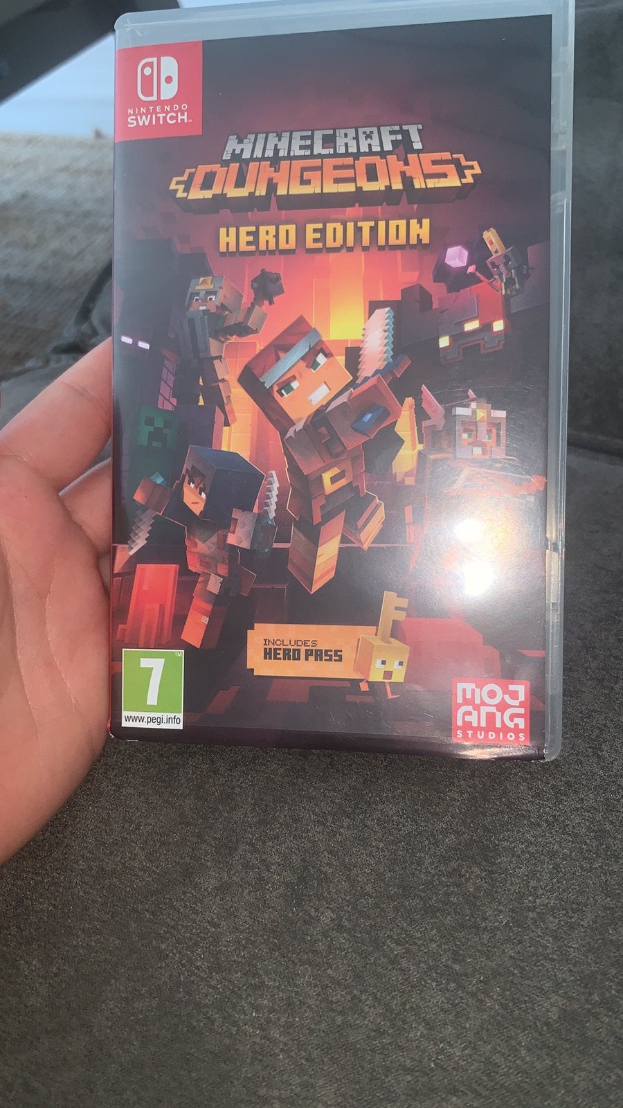Minecraft Dungeons Hero Ed. Switch + Hero Pass DL, 3 spelers of meer, Ophalen, Zo goed als nieuw, Vanaf 7 jaar